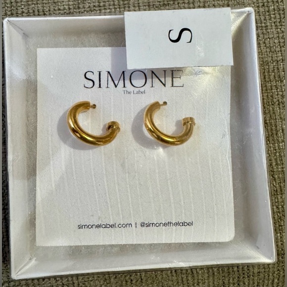Simone The Label 18K Gold Over Classic Hoops Yellow Tone Never Worn New in Box - Picture 3 of 5